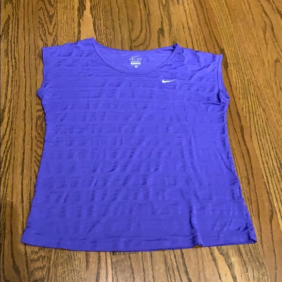 Bundle of Four Nike dri-fit Nike breathe tanks - Picture 15 of 16